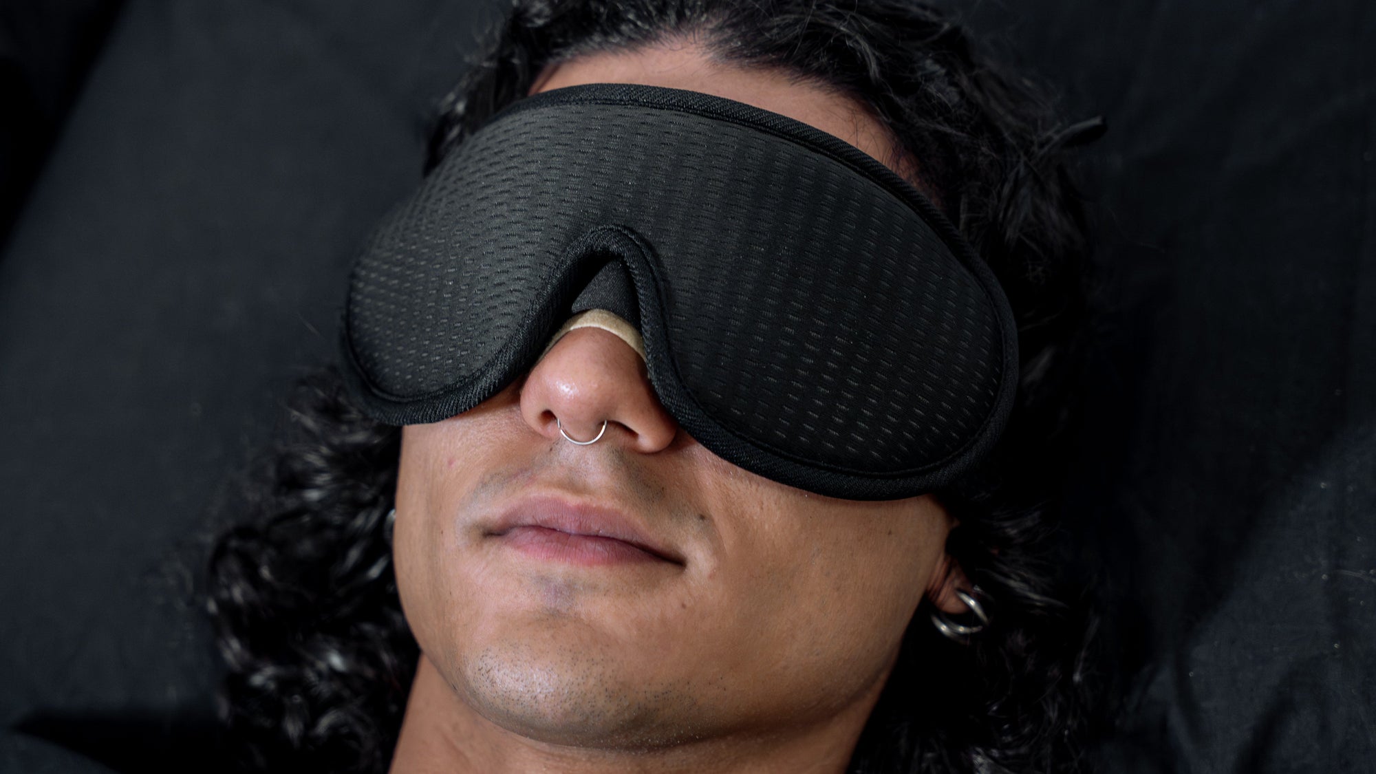 Mascherine per dormire: il buio che ti serve per riposare davvero